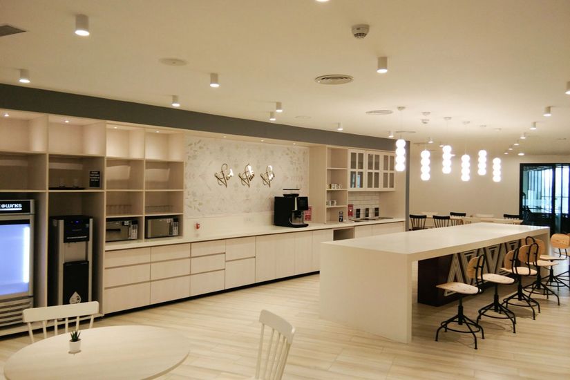 Cowrks The Skyview 10